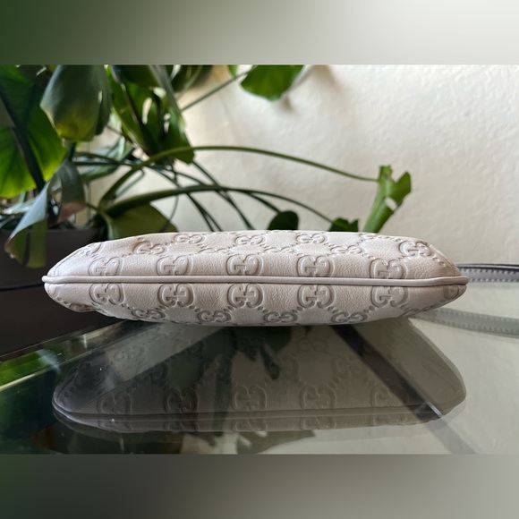 Gucci Guccissima Leather Wristlet - Picture 4 of 11